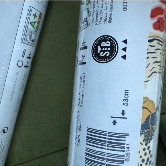 Anthropology ✨Lina II Anne Floral Patterned Wallpaper - 2 Rolls - Picture 5 of 7